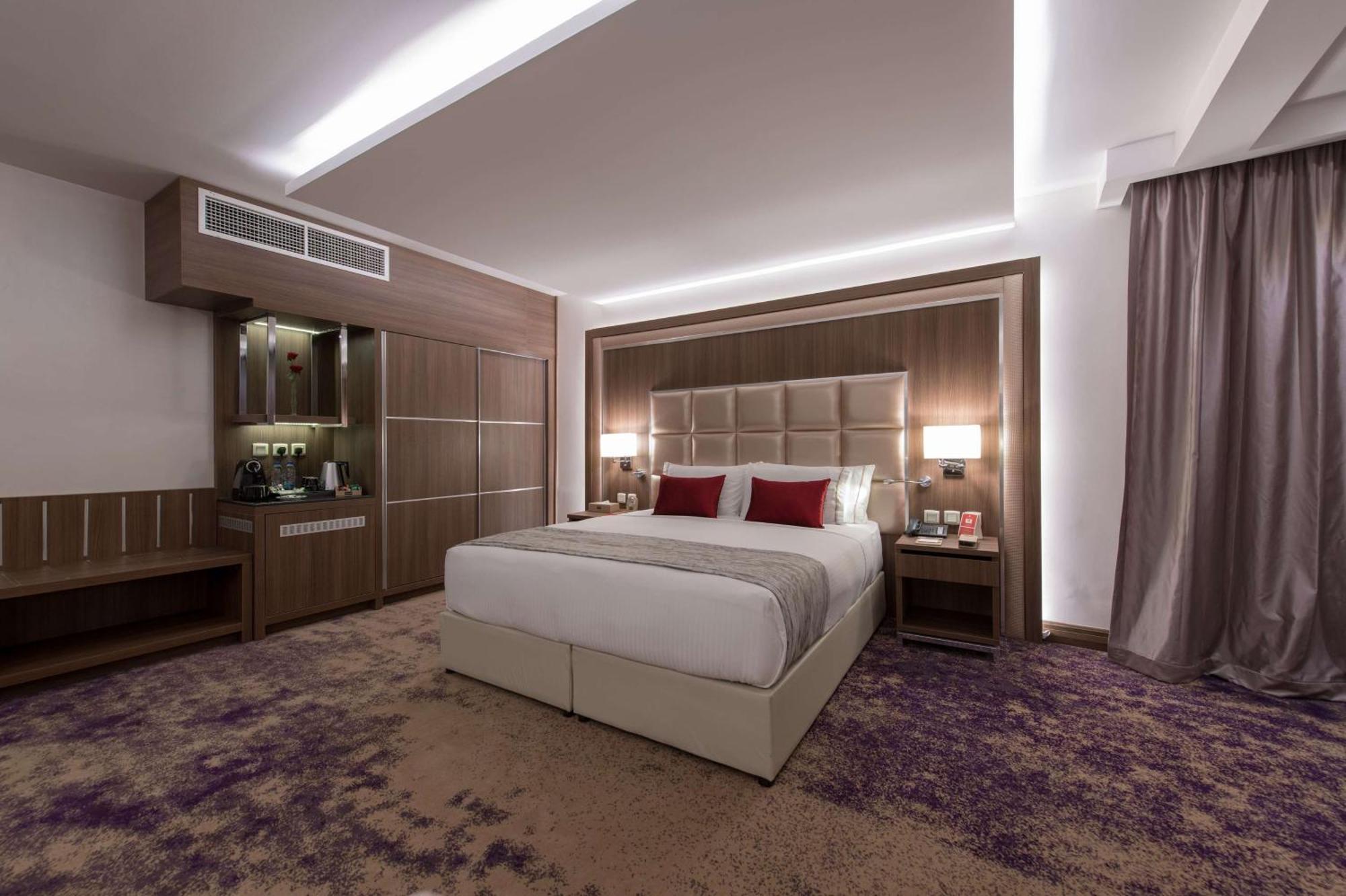 Ramada By Wyndham Continental Jeddah Hotel Екстериор снимка