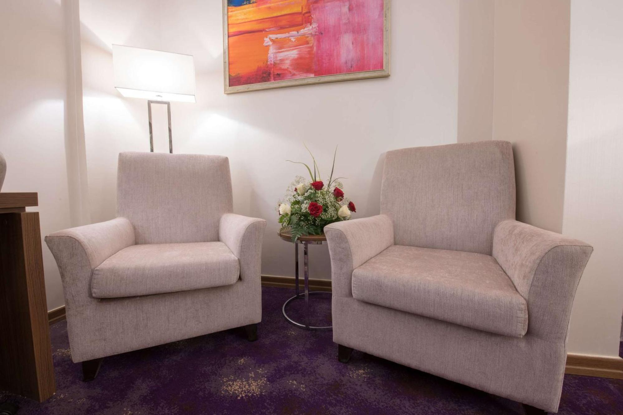Ramada By Wyndham Continental Jeddah Hotel Екстериор снимка