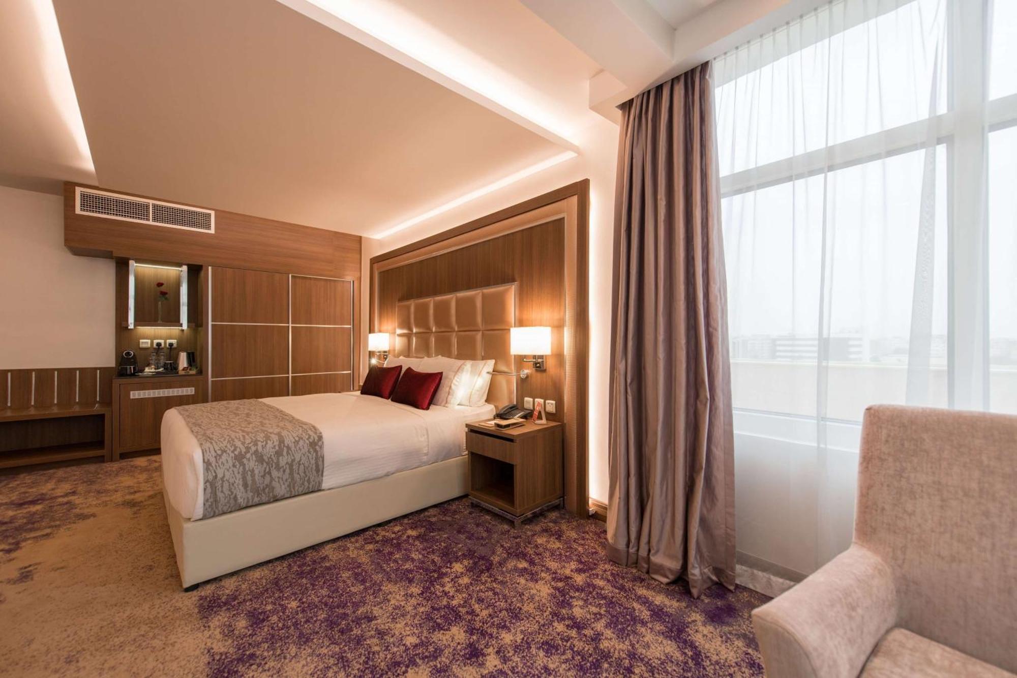 Ramada By Wyndham Continental Jeddah Hotel Екстериор снимка