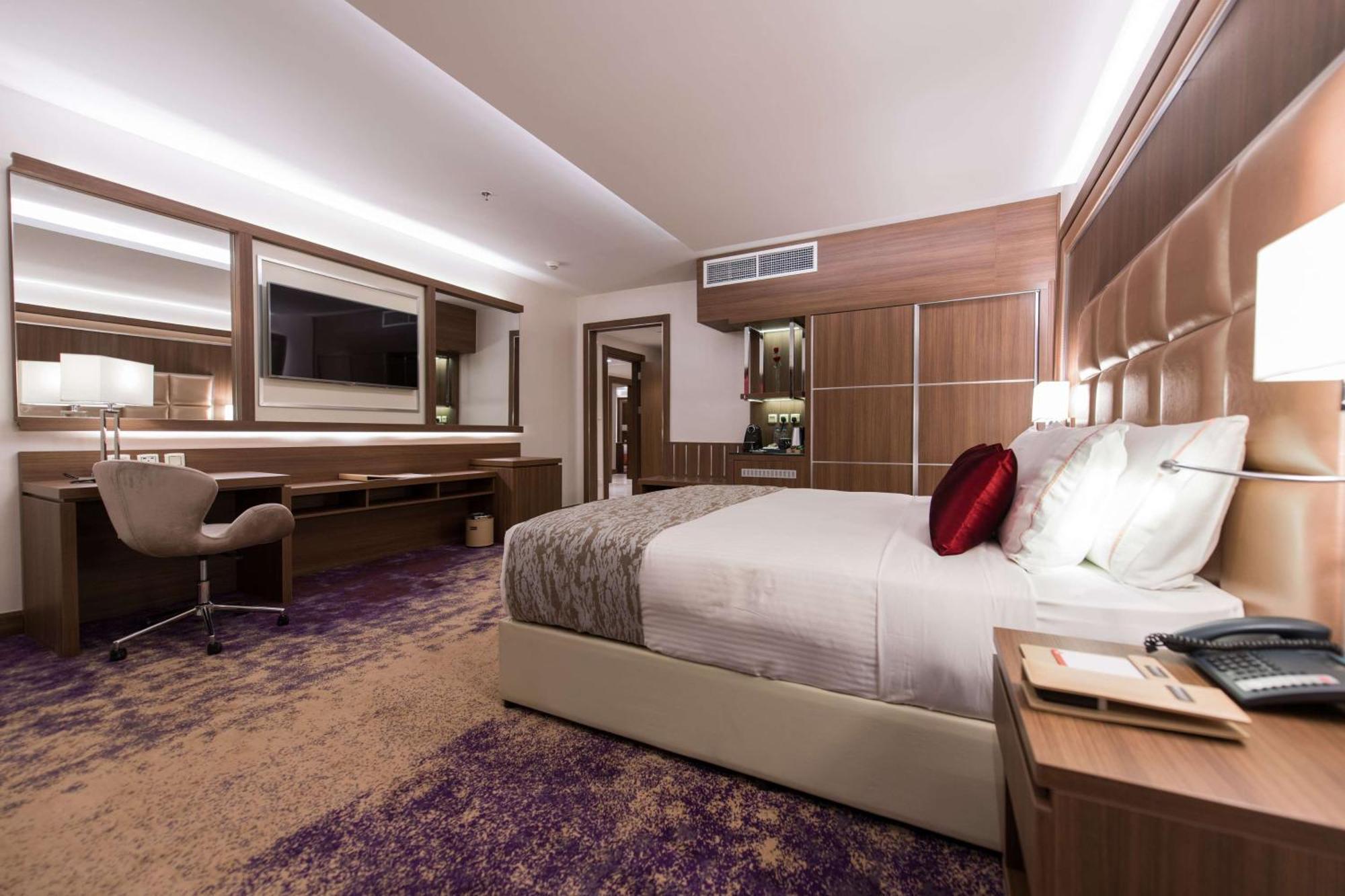 Ramada By Wyndham Continental Jeddah Hotel Екстериор снимка