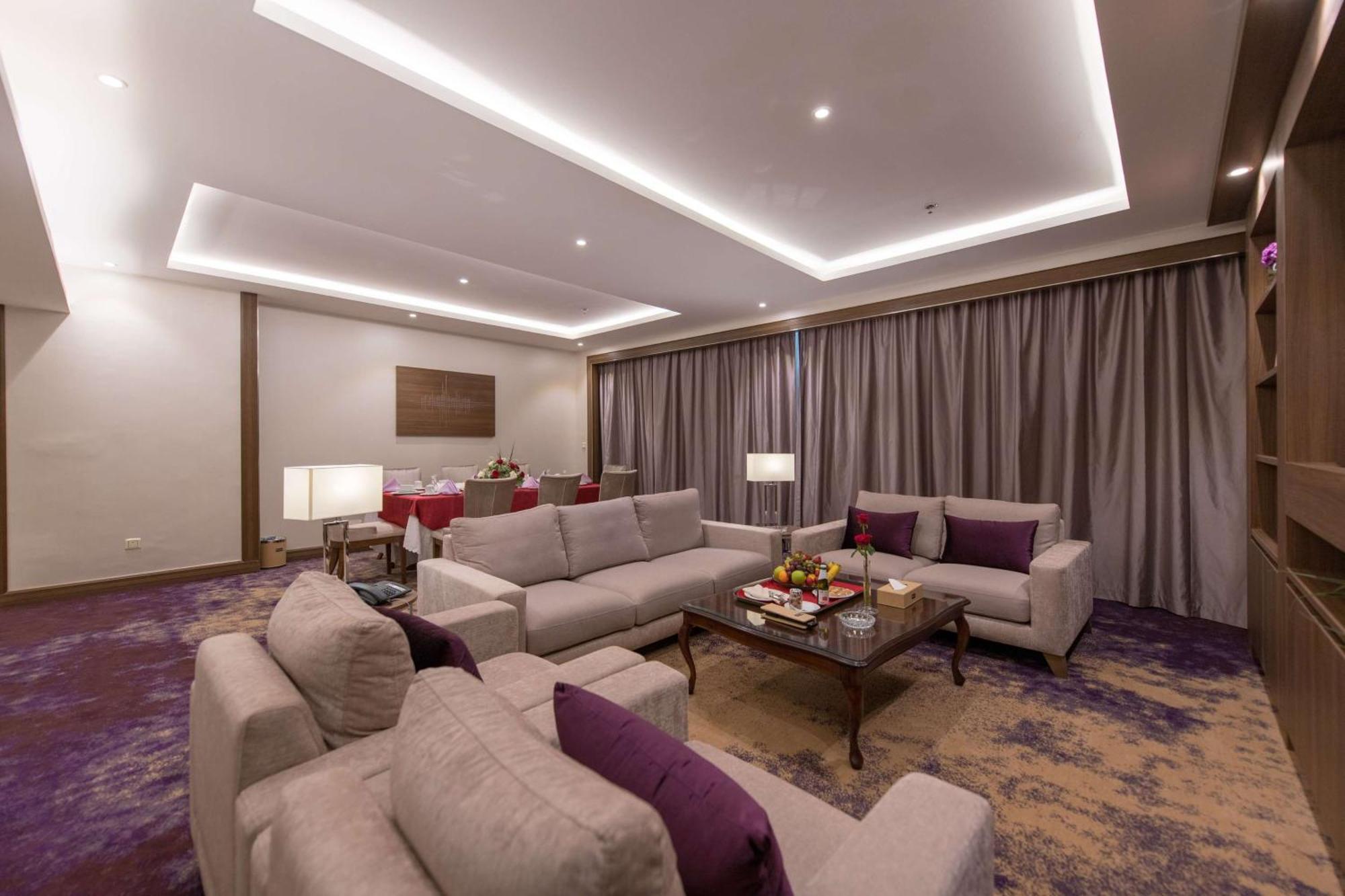 Ramada By Wyndham Continental Jeddah Hotel Екстериор снимка