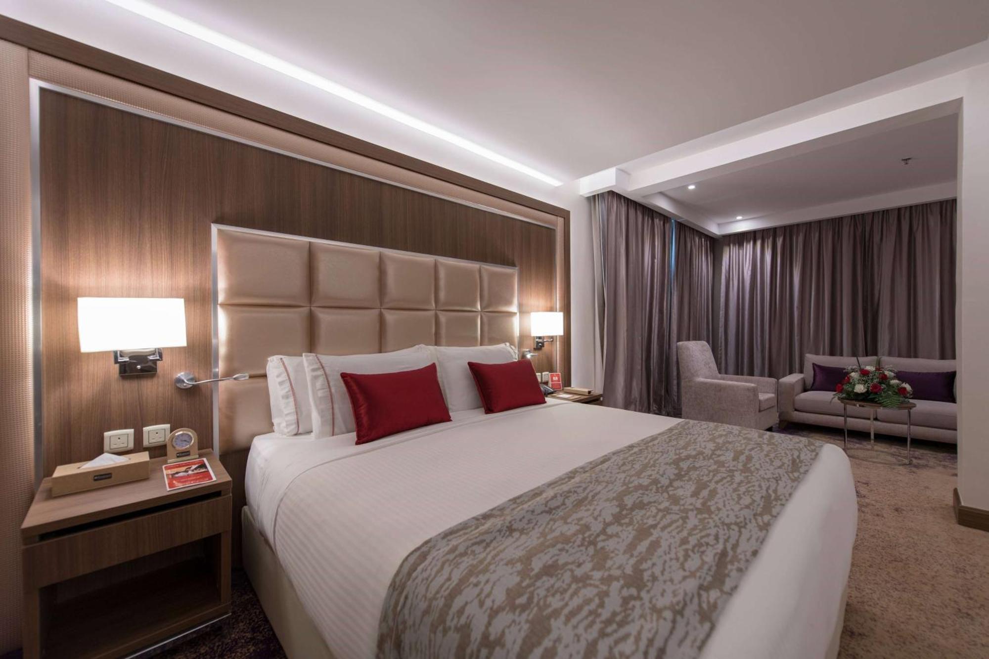 Ramada By Wyndham Continental Jeddah Hotel Екстериор снимка